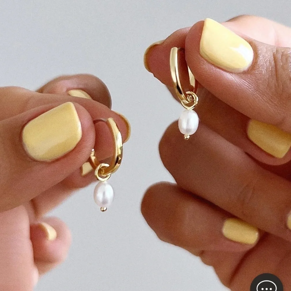 Pearl Huggie Hoop Earrings (gold tone) with Removable Pearls  NWT